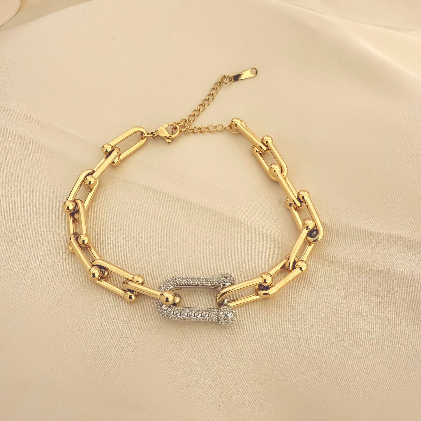 سوار من الفولاذ المقاوم للصدأ بسلسلة واحدة من الزركون الفضي