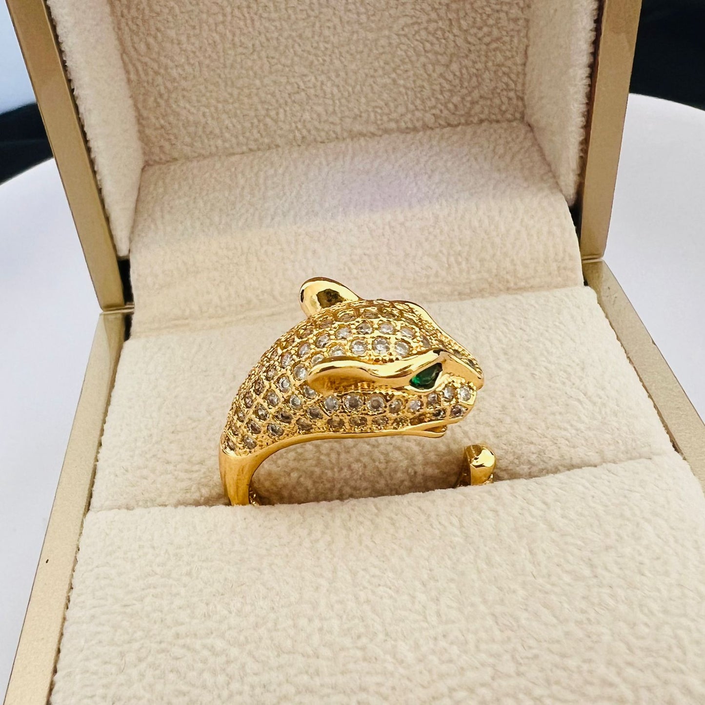 Ring - ring free size head green eyes