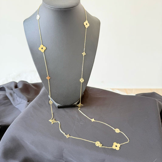 قلادة من الفولاذ المقاوم للصدأ على شكل زهرة طويلة وبرسيم