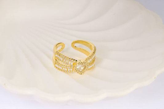 خاتم - خاتم بمقاس حر وأحجار صغيرة مع قلب في المنتصف