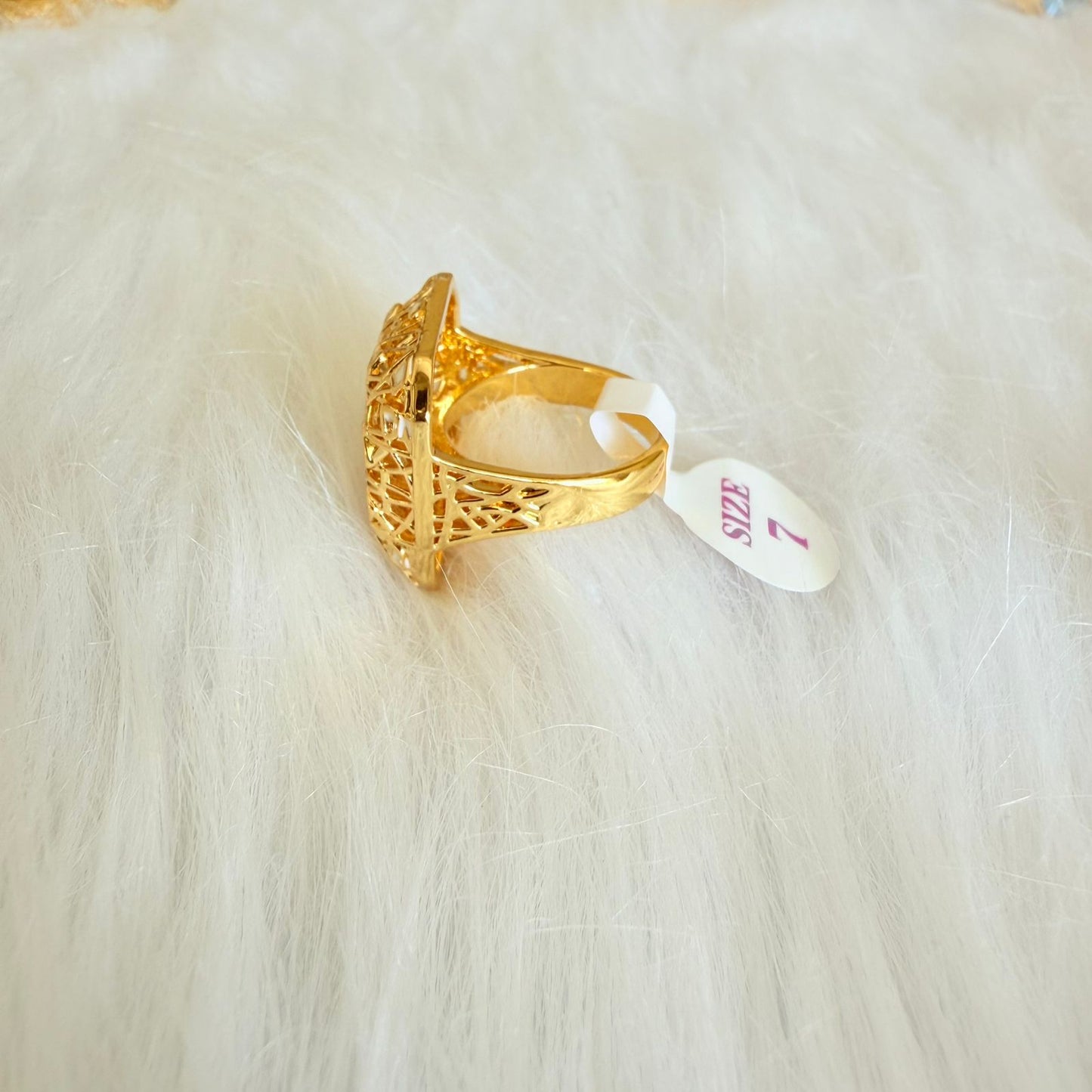 Ring size 7/8/9 - Gold kol a3oz b rab elfalak
