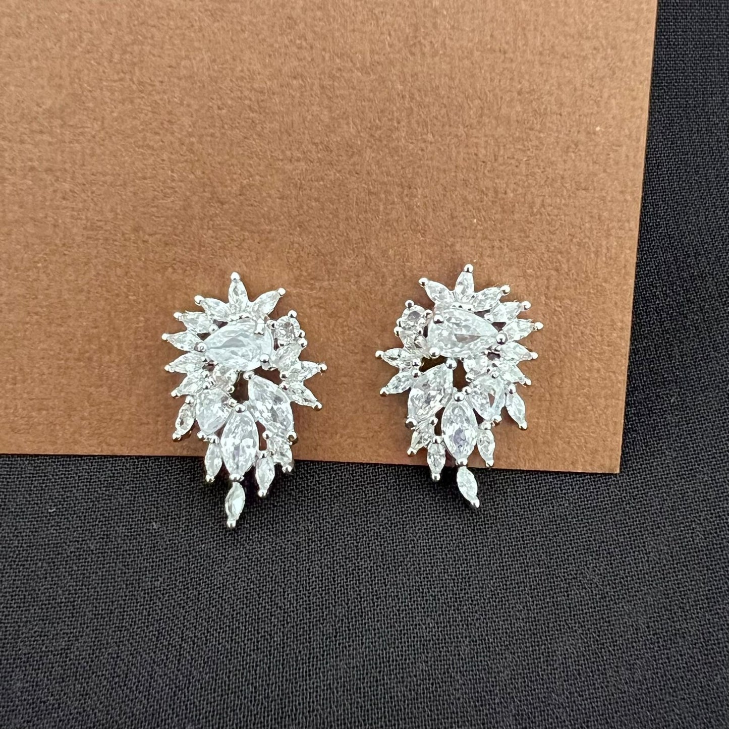 Earring - Simple zircon leaves shape