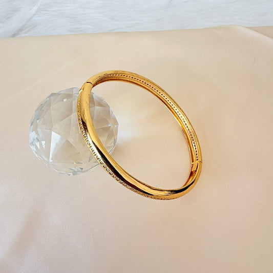 Bracelet - Simple gold bangle with zircon