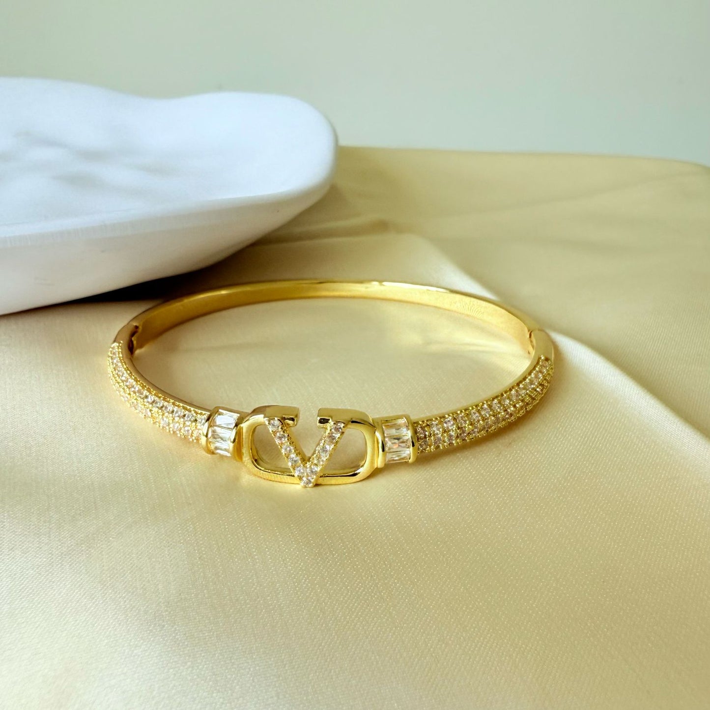 Bracelet - Gold-plated bangle letters with stones