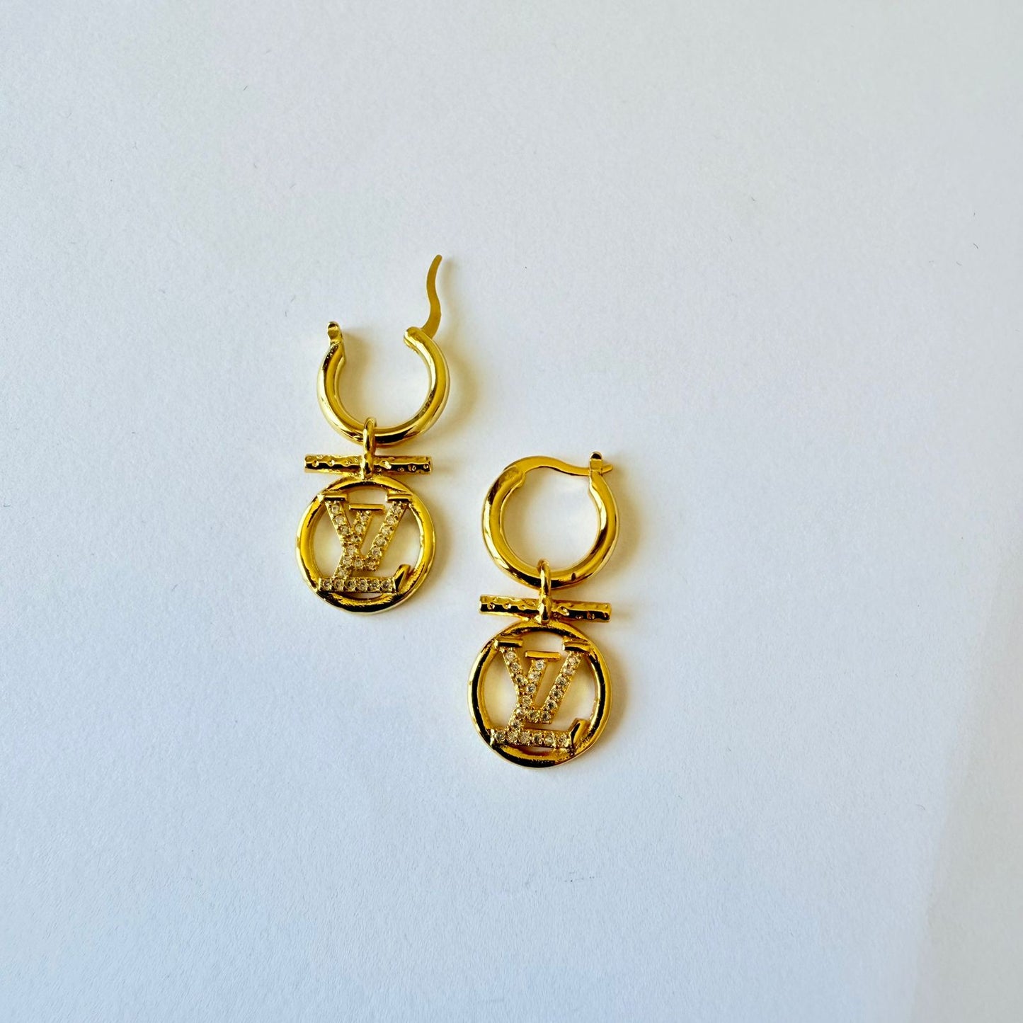 Earring - Simple circle letters zircon