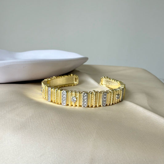 Bracelet - Gold-plated open bangle wavy with stones