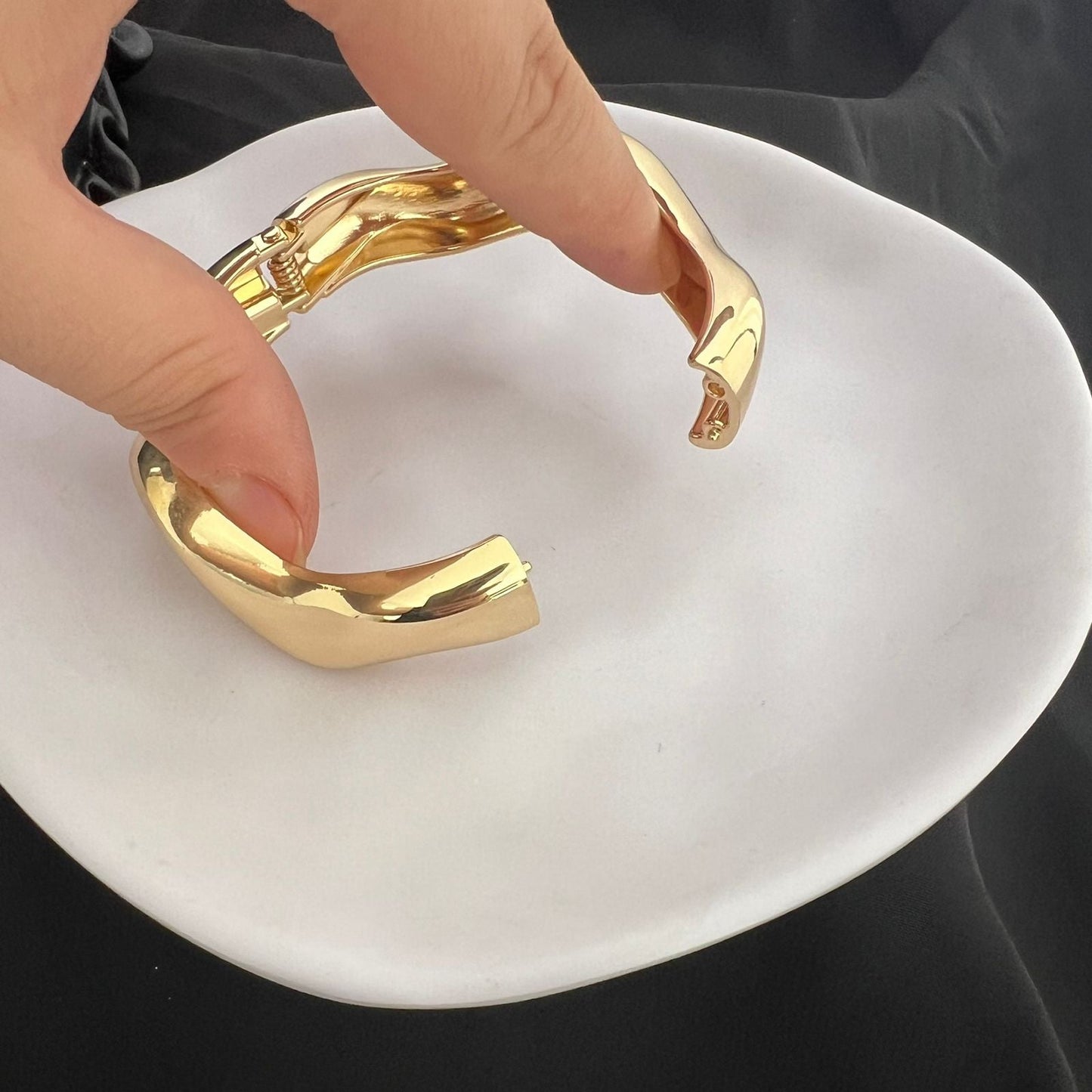 Bracelet - Gold wide simple waves