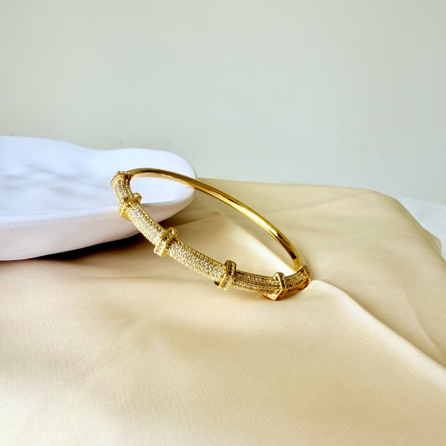 Bracelet - Gold-plated bangle luxury shape