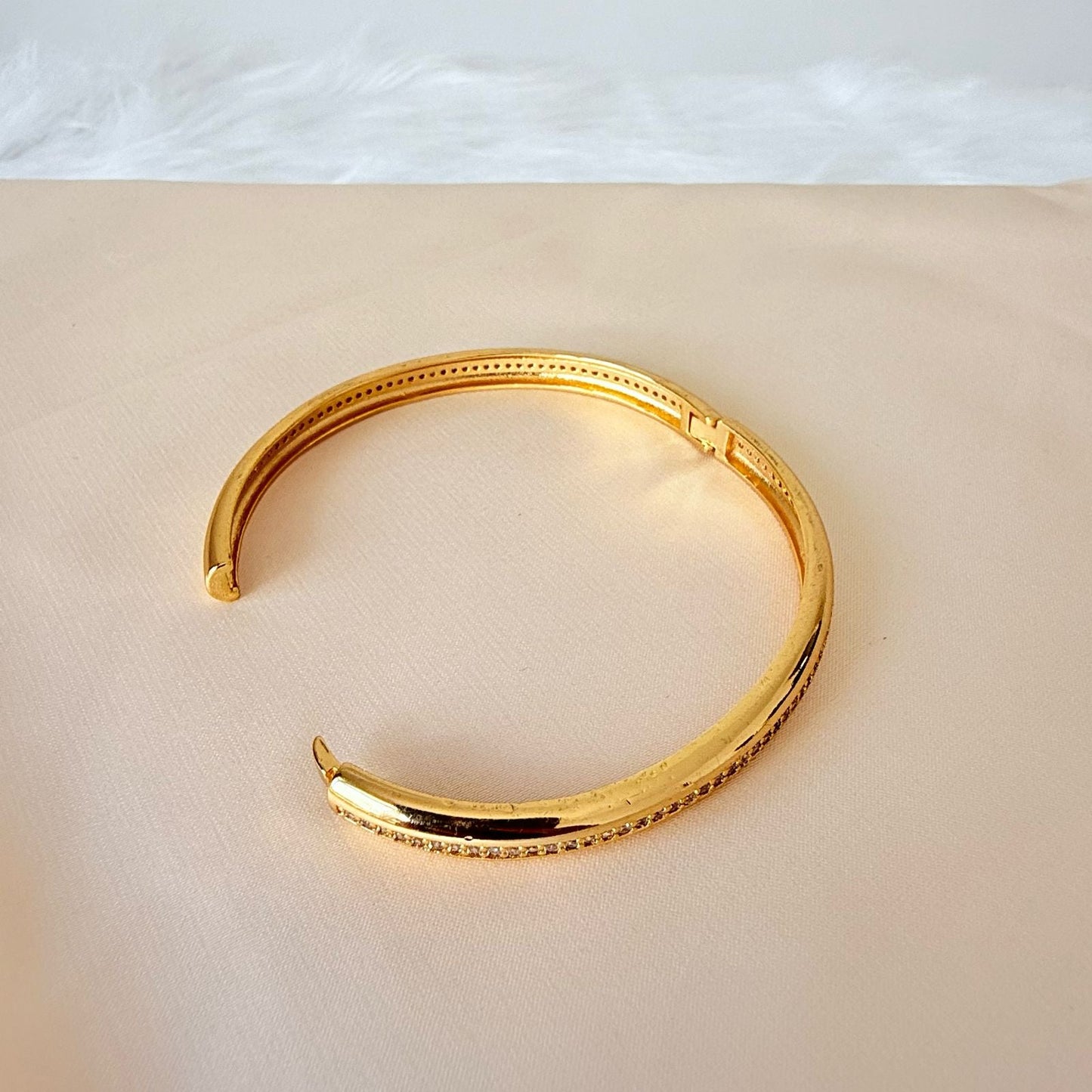 سوار - سوار ذهبي بسيط مرصع بالزركون