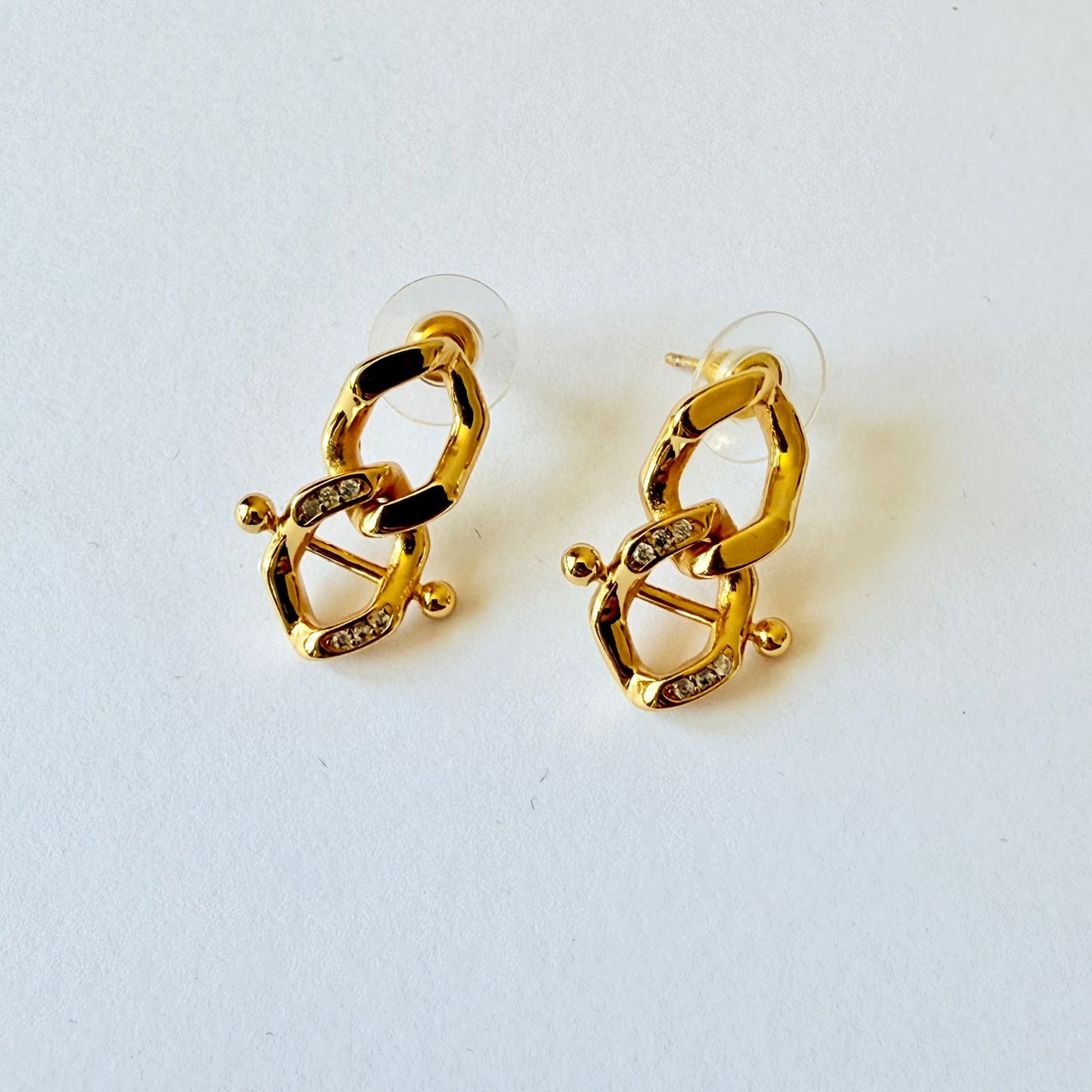 Earring - Simple overlapping shape with zircon