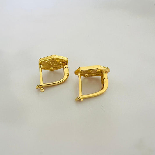 قرط - كتابة قرآنية باللون الفيروزي