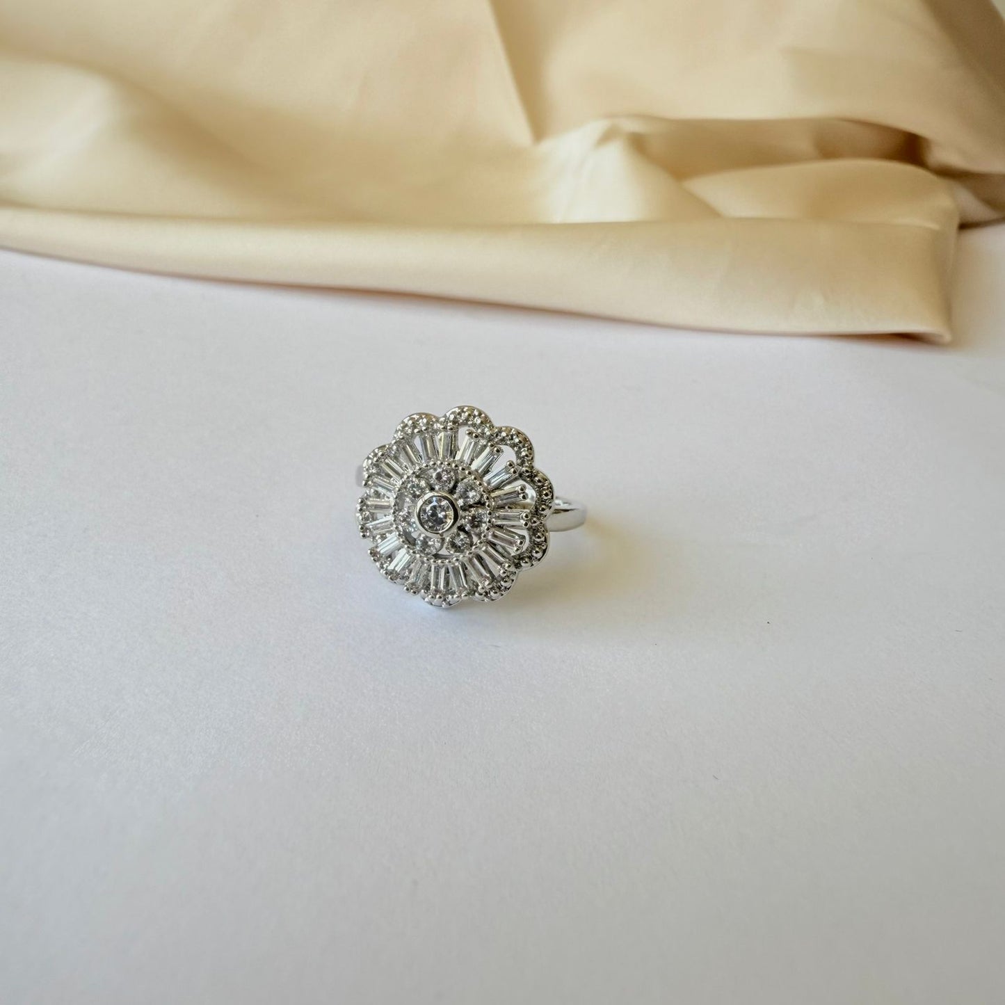 Ring - Silver ring free size zircon flower