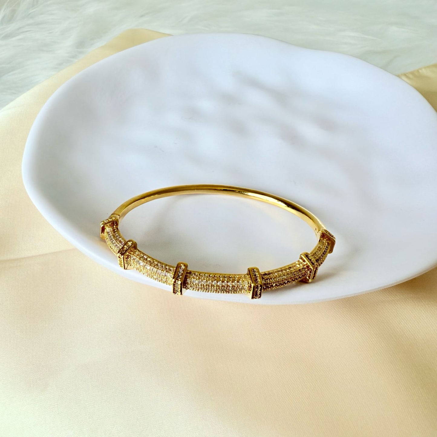 Bracelet - Gold-plated bangle luxury shape
