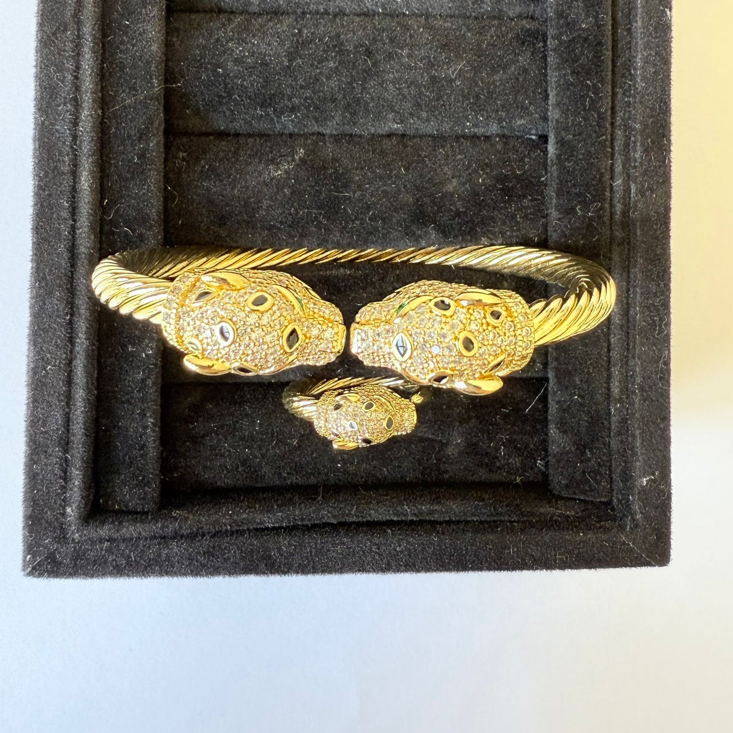Set - 2 pieces bracelet and ring free size twisted tiger head