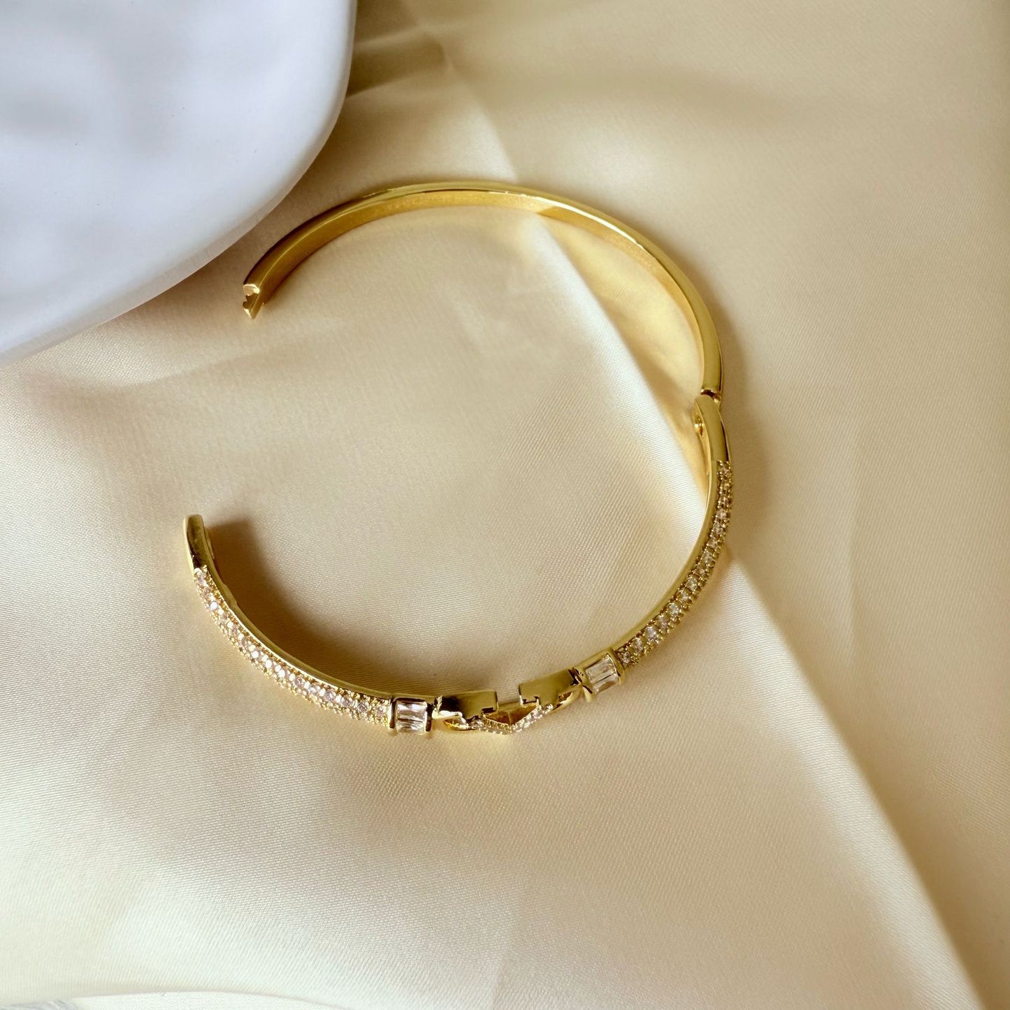 Bracelet - Gold-plated bangle letters with stones