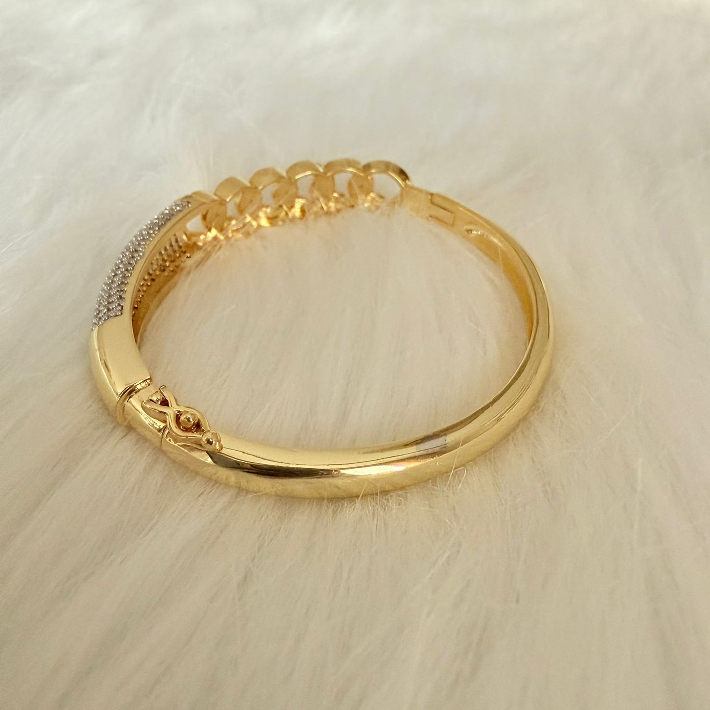 Bracelet - Simple gold bangle with zircon stones