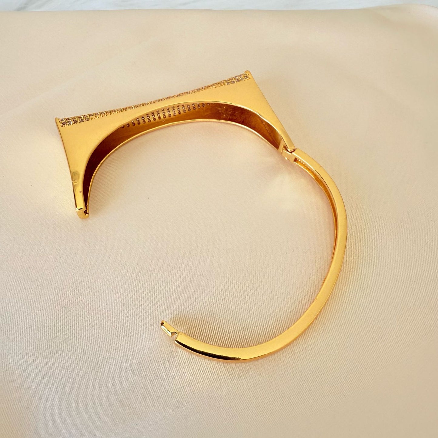 Bracelet - Gold open wide bangle with zircon