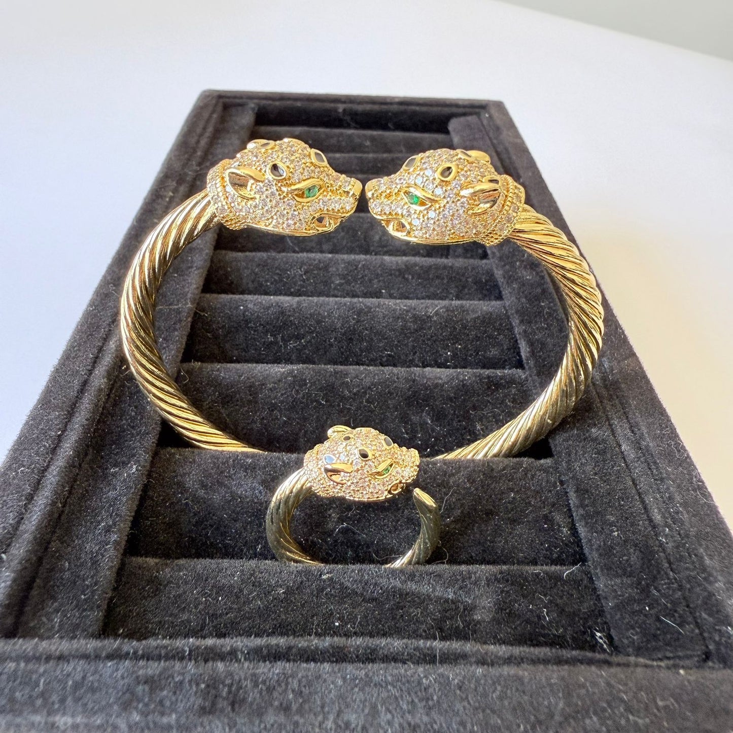 Set - 2 pieces bracelet and ring free size twisted tiger head