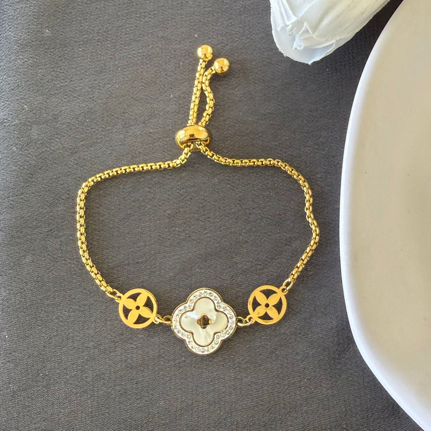 Bracelet - Stainless steel gold white flower