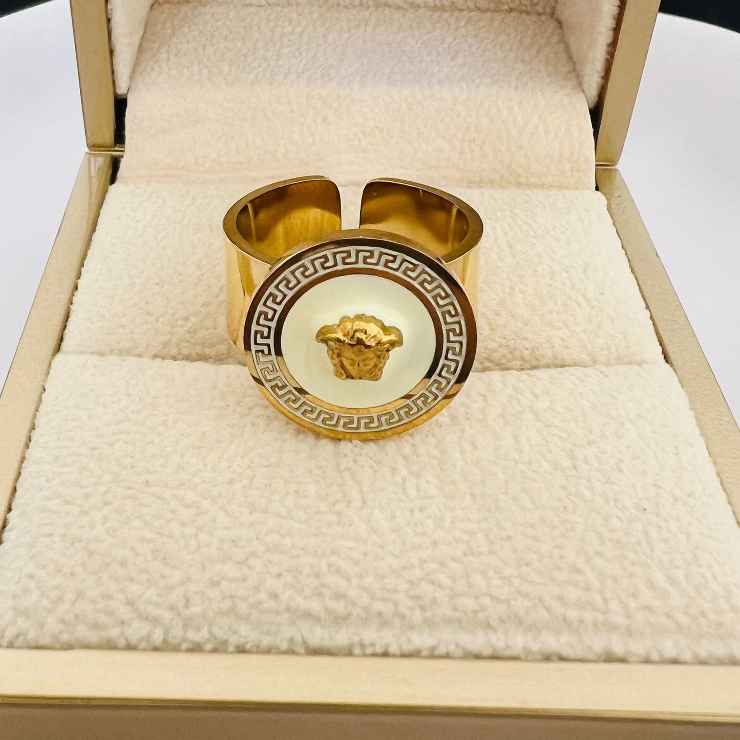 Ring - ring free size white zigzag