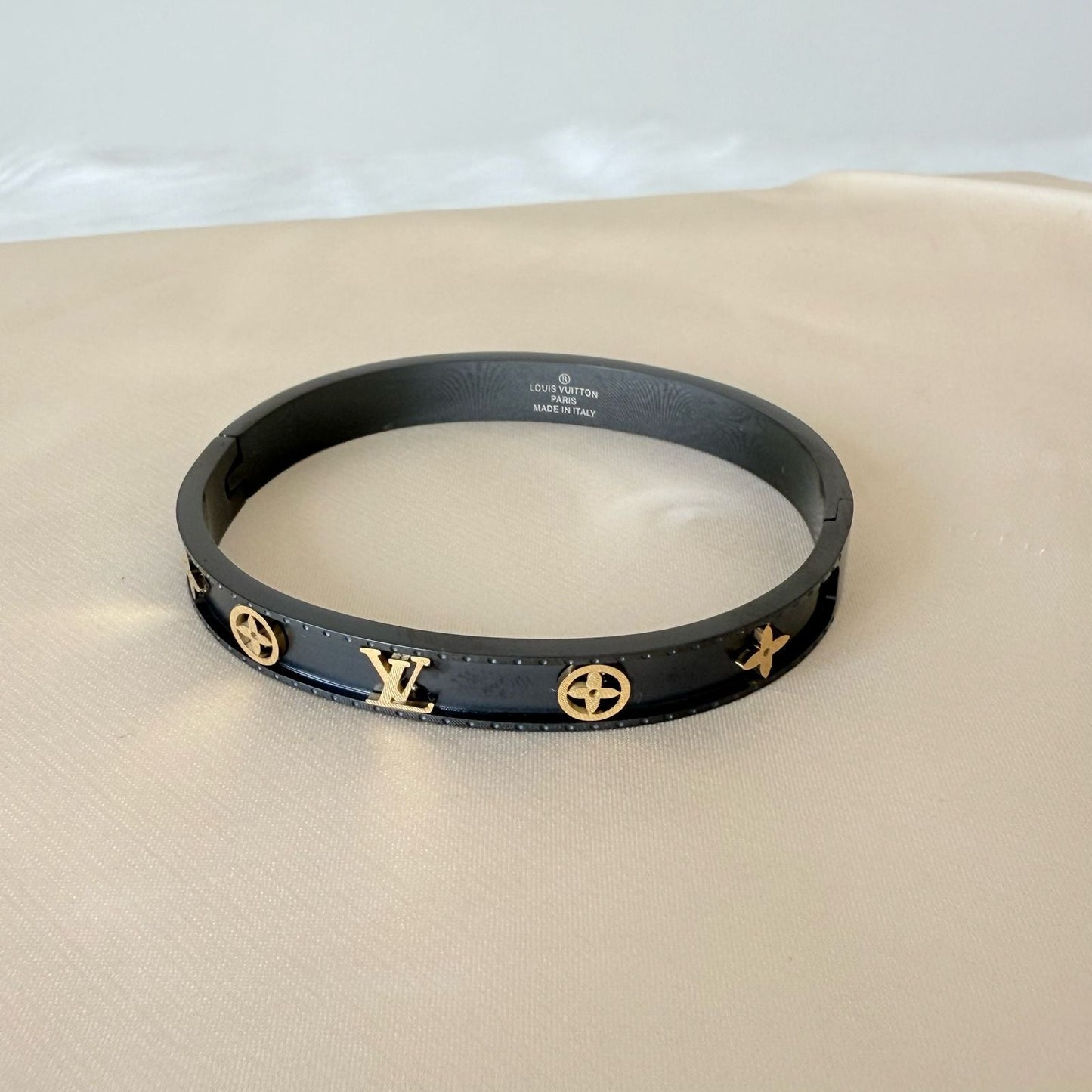 Stainless steel - Gold letters black bangle