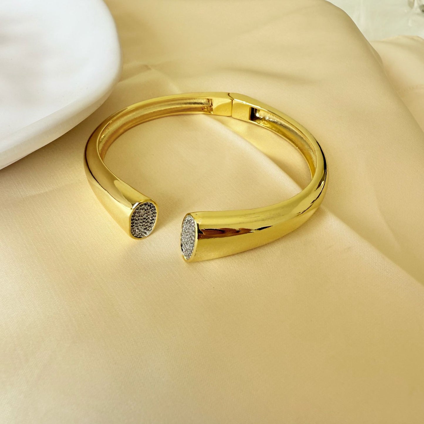 Bracelet - Gold-plated open bangle stunning zircon stones