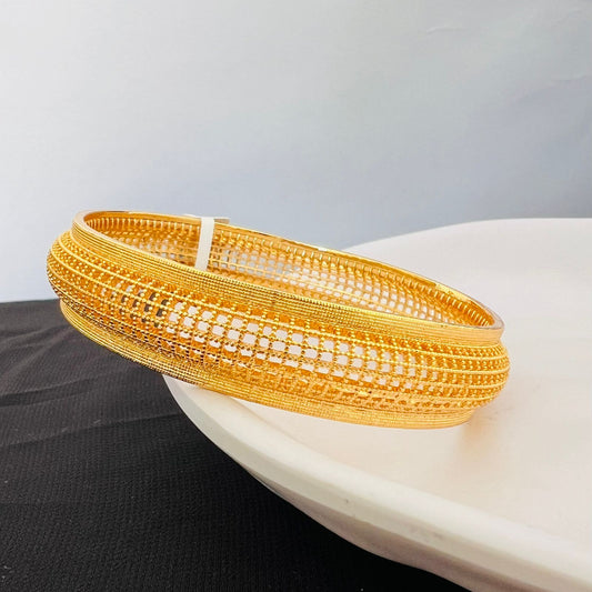 Bracelet - Simple wide gold bangle