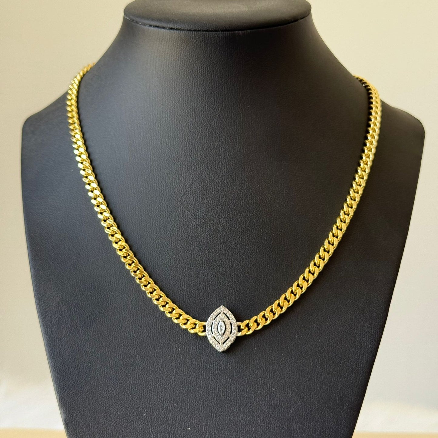 Necklace - Gold-plated chain with 1 oval diamond zircon