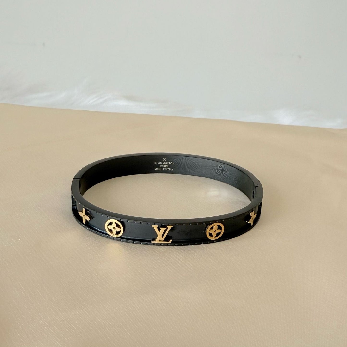 Stainless steel - Gold letters black bangle