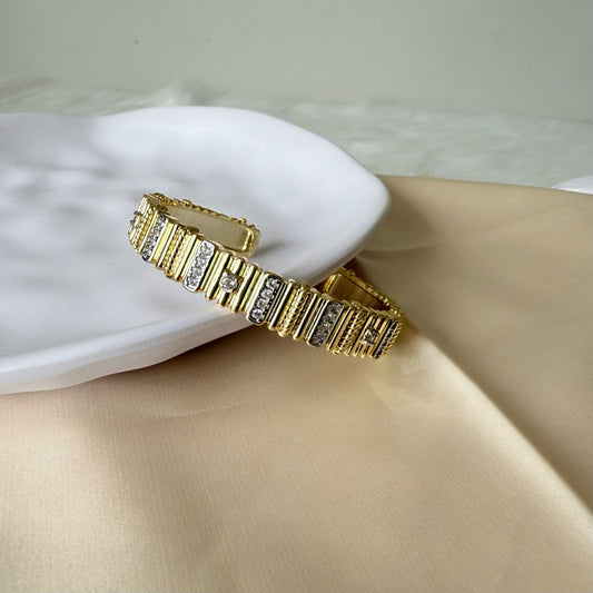 Bracelet - Gold-plated open bangle wavy with stones