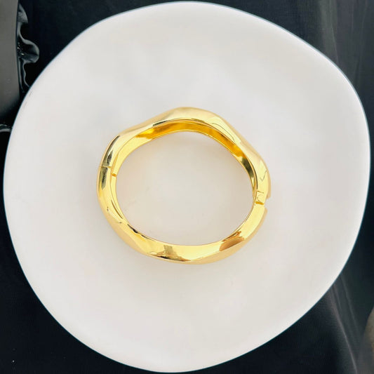 Bracelet - Gold wide simple waves