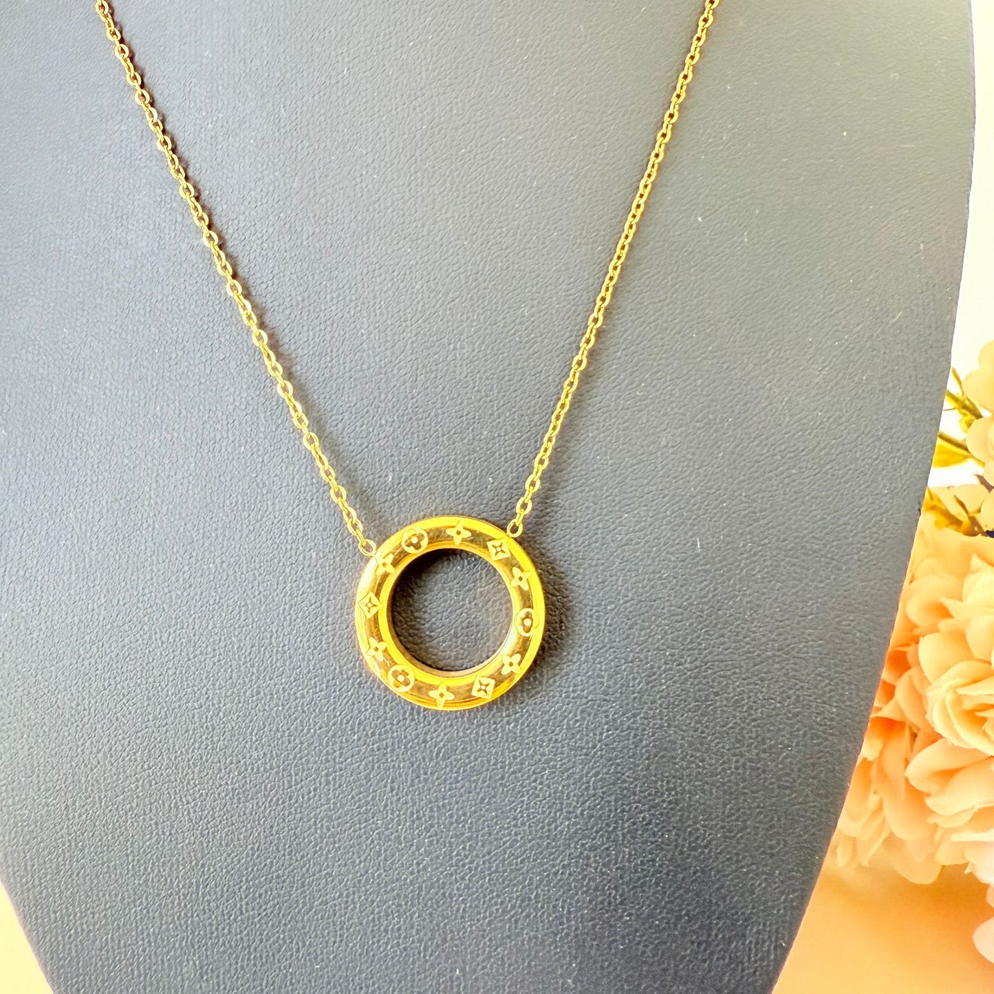 Necklace - Stainless steel gold ring with drawers
