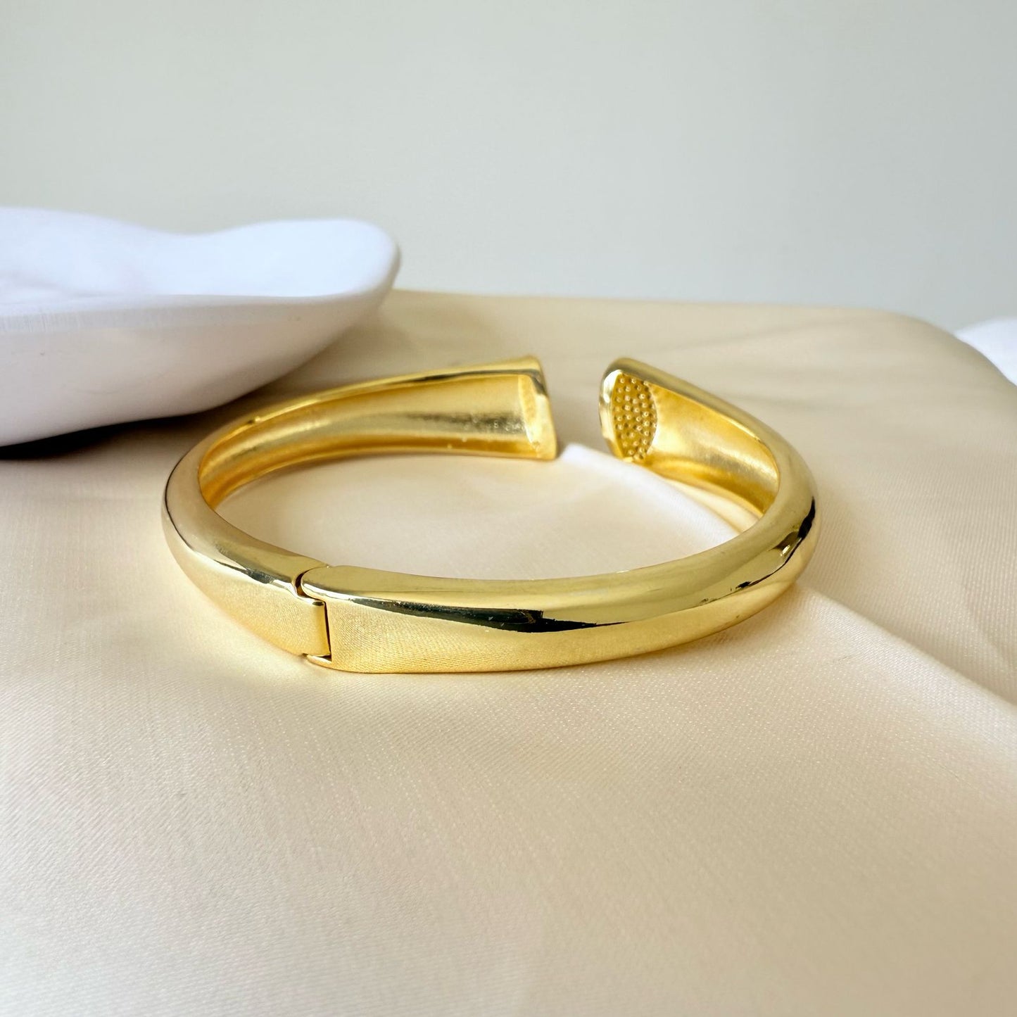 Bracelet - Gold-plated open bangle stunning zircon stones